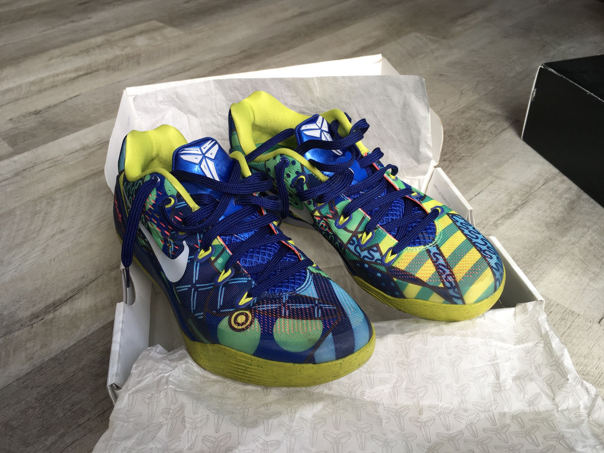 Excellent Used Condition Nike Air Kobe 9 Low “Brazil”. Men Size 8.5