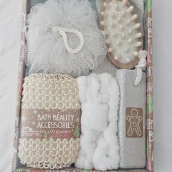 Holiday Bath Accessories Gift Kit – Foot Scrub & Shower Items – New
