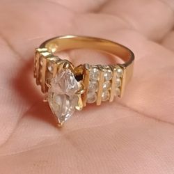 Stunning Diamond 14k Yellow Gold Wedding Ring