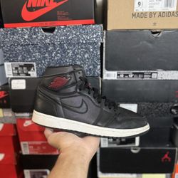 Jordan Black Satin Gym Red 1s size 9 USED