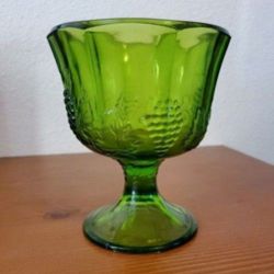 VINTAGE HEAVY GREEN GLASS CANDY DISH - GRAPE PATTERN on PEDESTAL