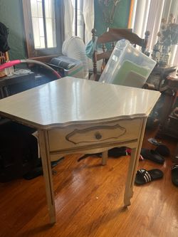 Corner vintage table