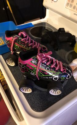 SKATES - size 1 - HEART THROB