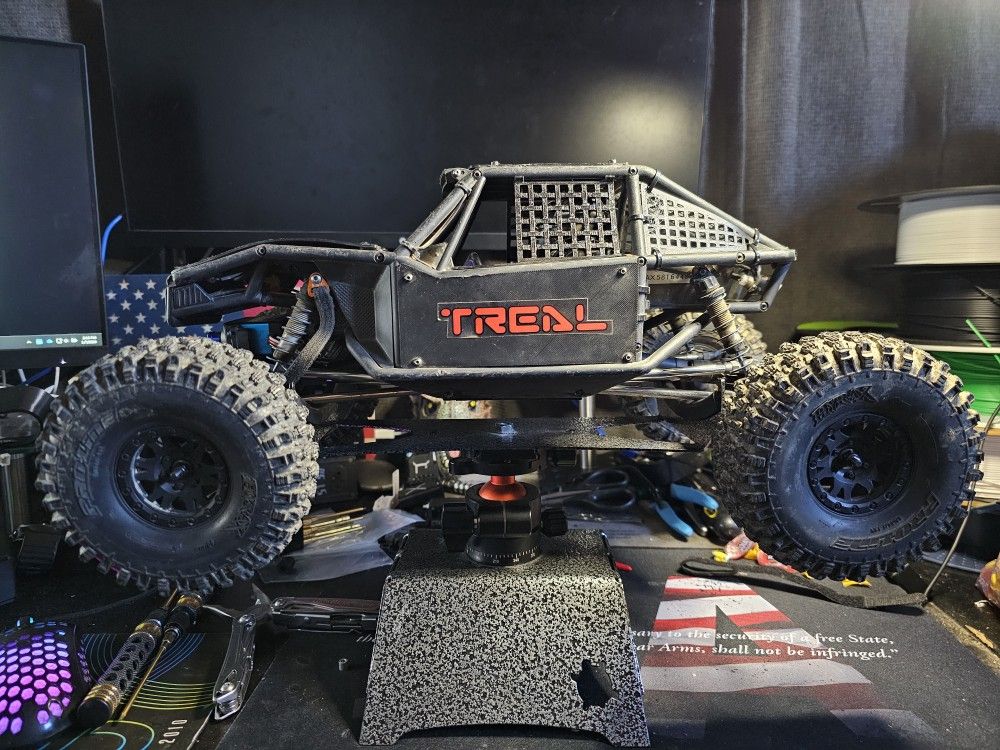 Axial Capra