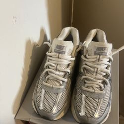 Nike Zoom Vomero Size 10.5