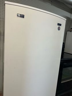 Maytag Freezer Excellent Condition (30(w) x 60(h) x 31)d)