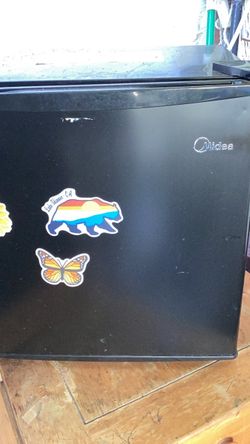 Midea mini fridge