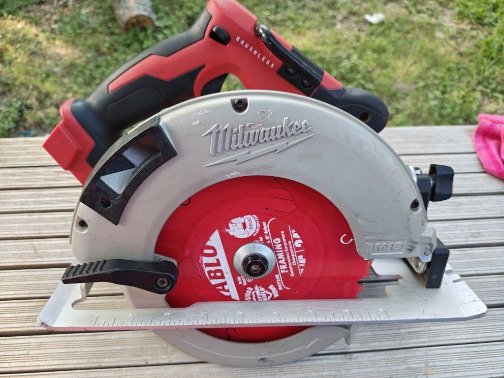 Milwaukee M18 Brushless Cordless Circular Saw - Tool Only, 7 1/4in., Model# 2631-20