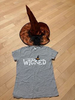Women's Size M Halloween T-Shirt and Witch Hat