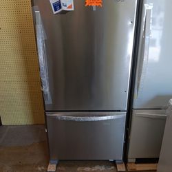 Brand New Whirlpool Refrigerator  1 Year Warranty Included 