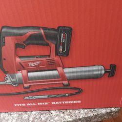 Milwaukee M12 Grease Gun Kit