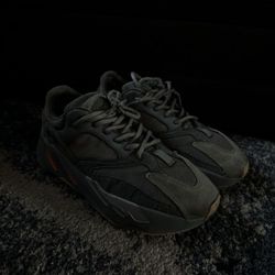 yeezy 700