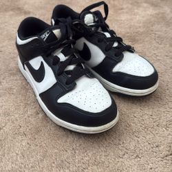 Nike Dunk Low “pandas” Size 1.5y