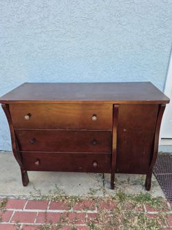 Dresser