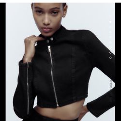 NWT ⚜️🖤⚜️ ZARA denim cropped zippered black jacket size S