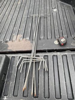 4 Realtor Holding Metal Rods