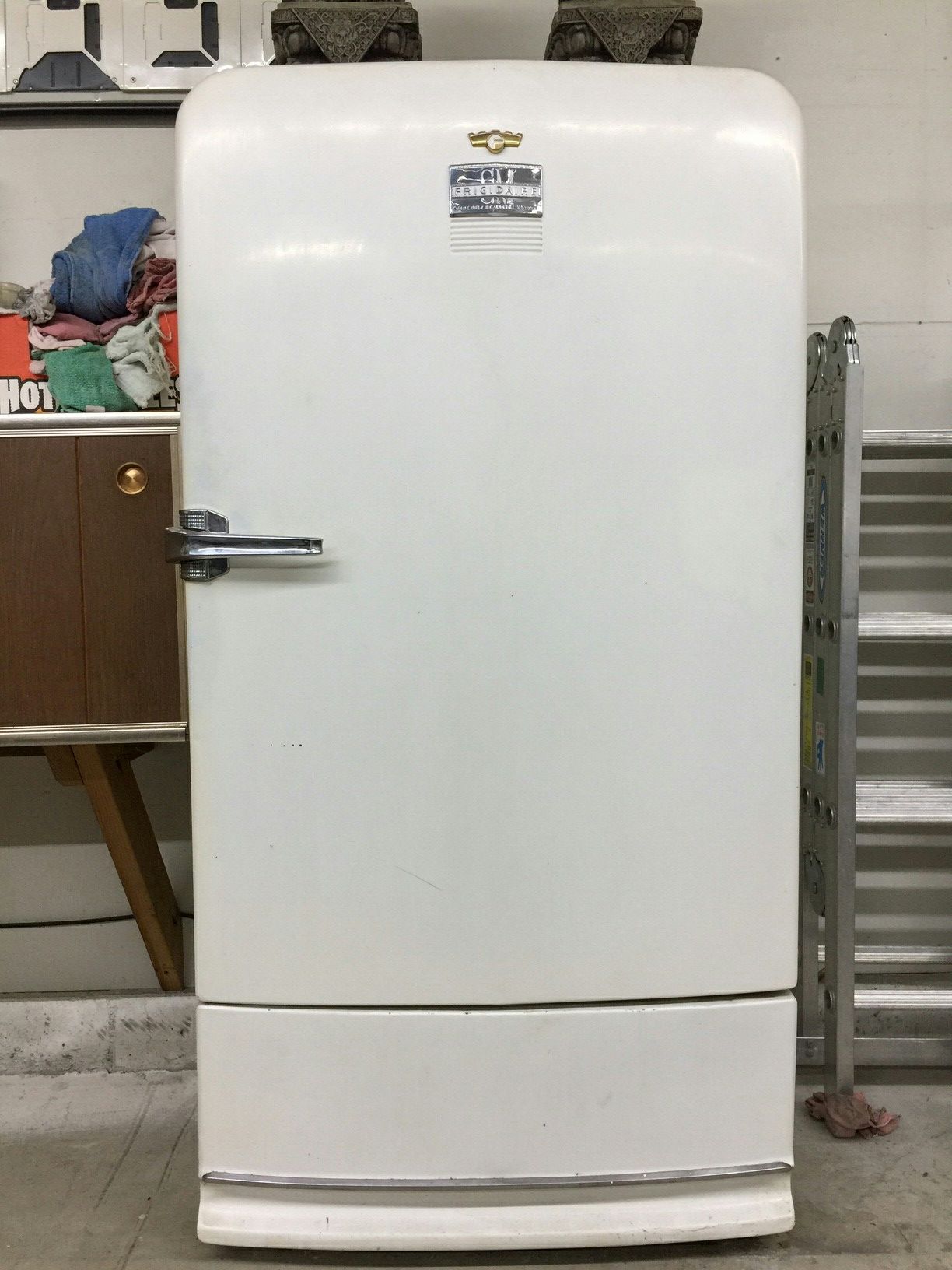 Vintage 1948 Frigidaire/GM DeLuxe Refrigerator