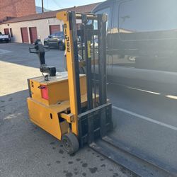 Big Joe Electric Forklift Stacker 2000 capacity 