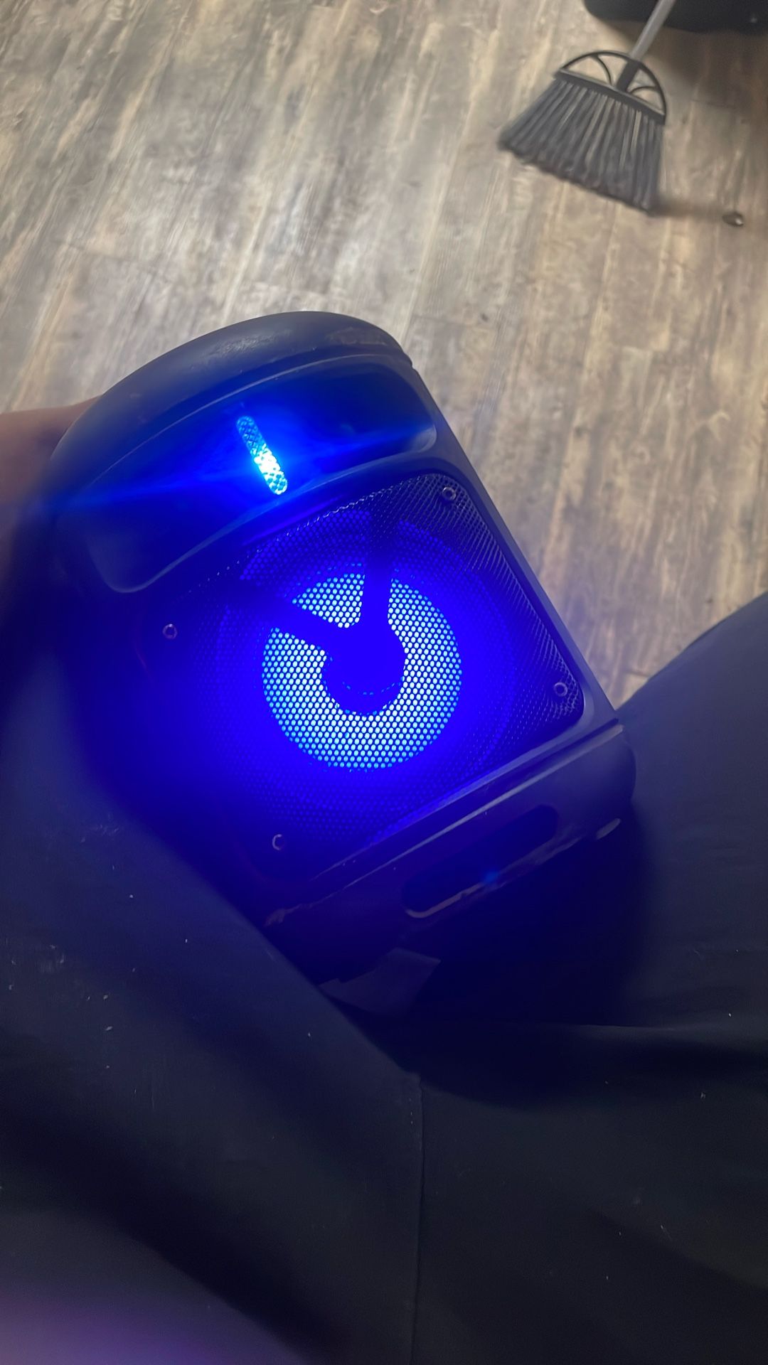 Bluetooth speaker 