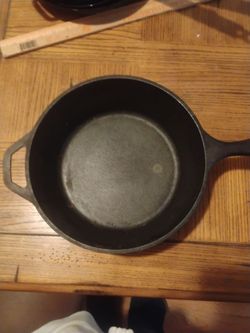 Cast iron pot