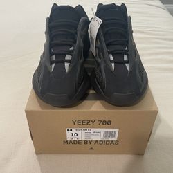 Yeezy 700 ‘Clay Brown’ Size 10 Mens
