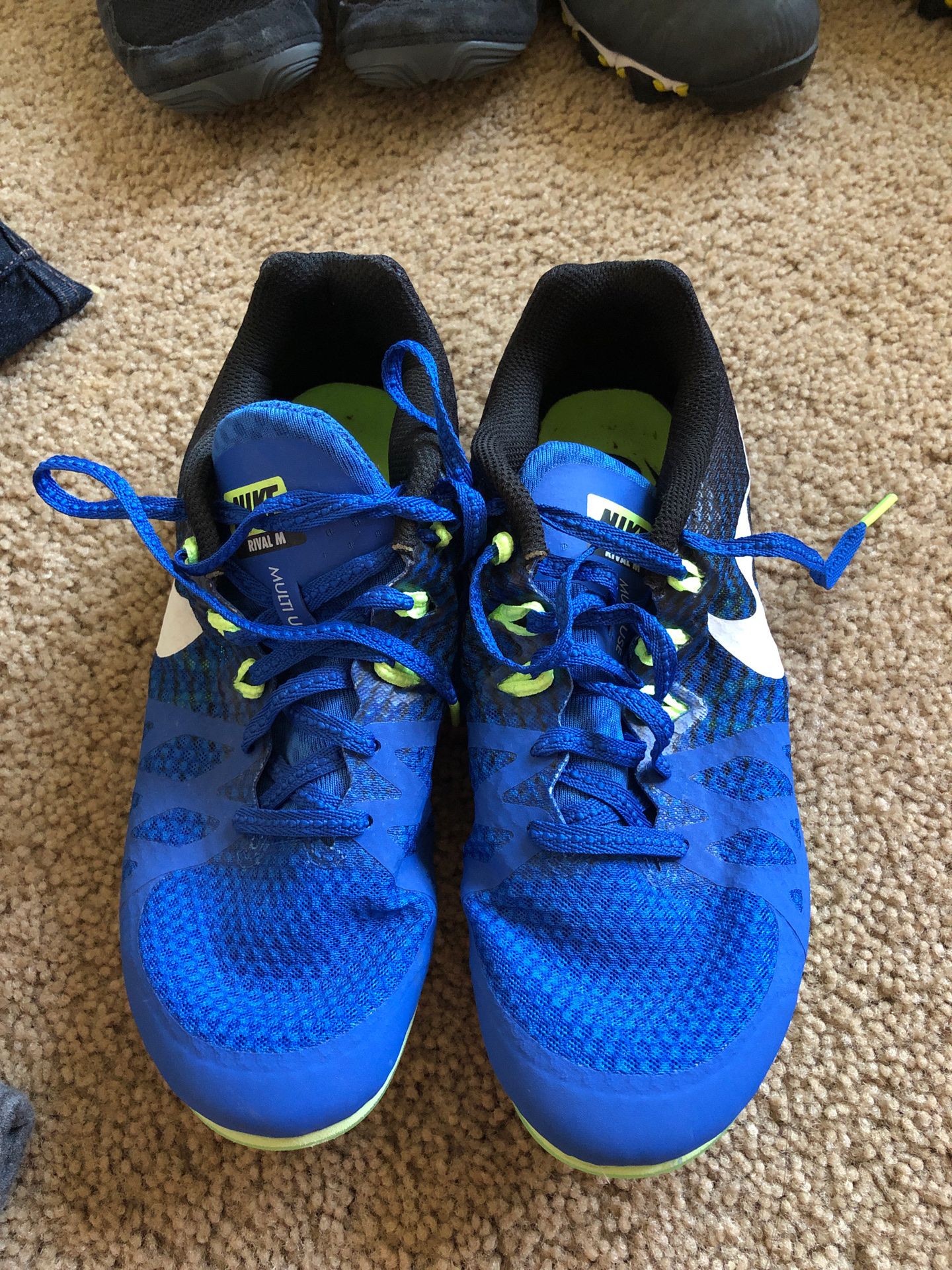 Track shoes