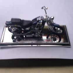 Maisto Harley model Motorcycle...FXSTS...New
