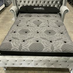 Brand New Pillow Top *Mattress* set in Packaging