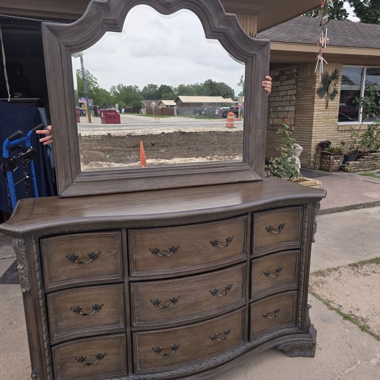 DRESSER WITH MIRROR 