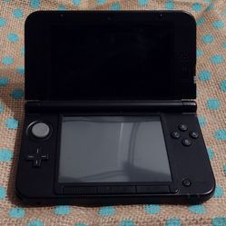 Nintendo 3DS XL  Handheld Console (Matte Black)