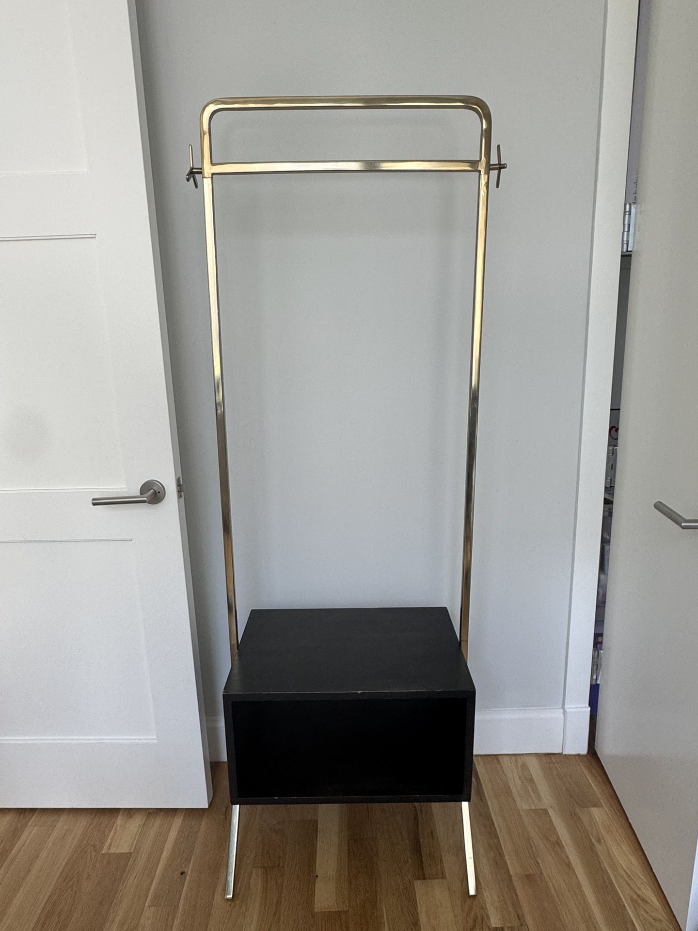 Black and gold valet