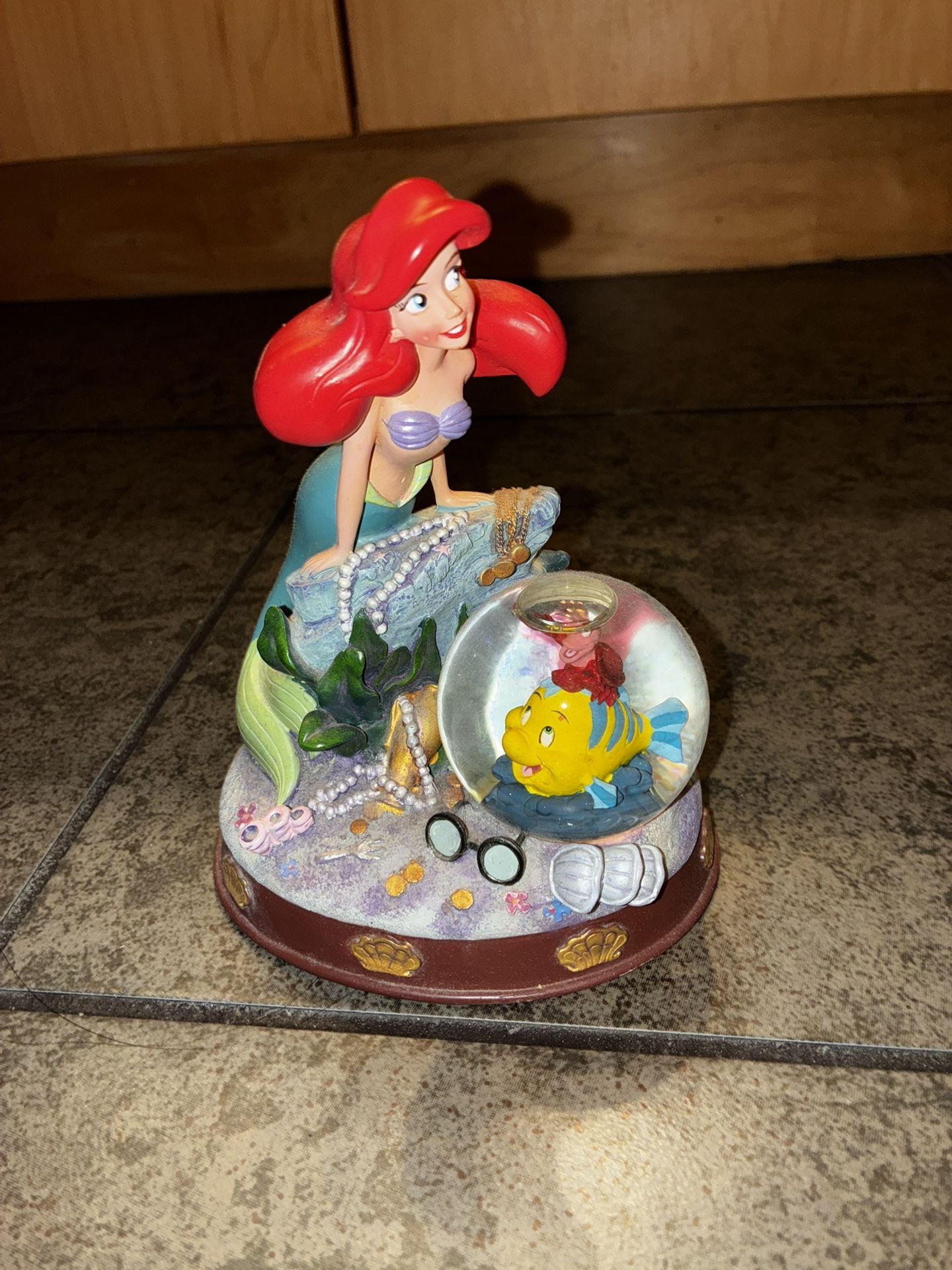 The Little Mermaid Disney Store Exclusive 2009 Secret Grotto Snow Globe