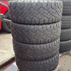 285 65 18 GoodYear Wrangler Set of 4 Used Just Like New