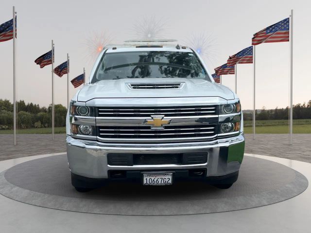 2017 Chevrolet Silverado 3500 HD Crew Cab & Chassis