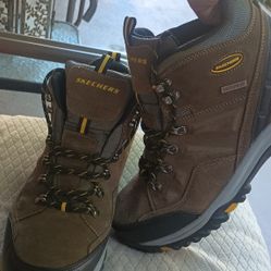 Sketchers Hiking Working Boots 11/Botas 11 De Hiking O Travajo