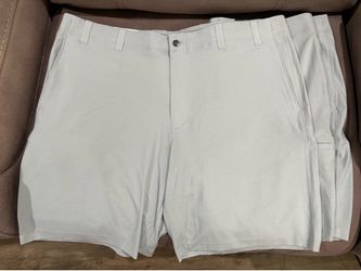 One Pair Ivory Callaway Performance Golf Shorts Size 40 MSRP $80 Per Pair