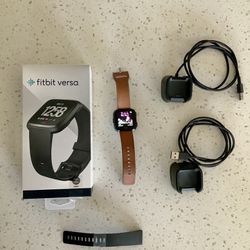 Fitbit Versa Smart watch with two chargers 