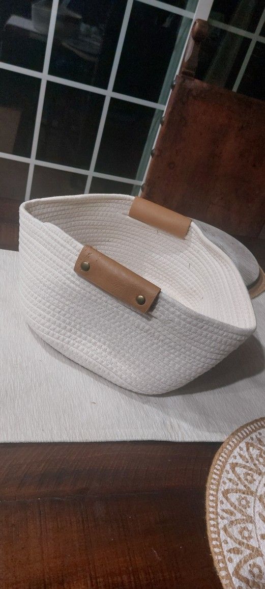 Med Sz White Basket