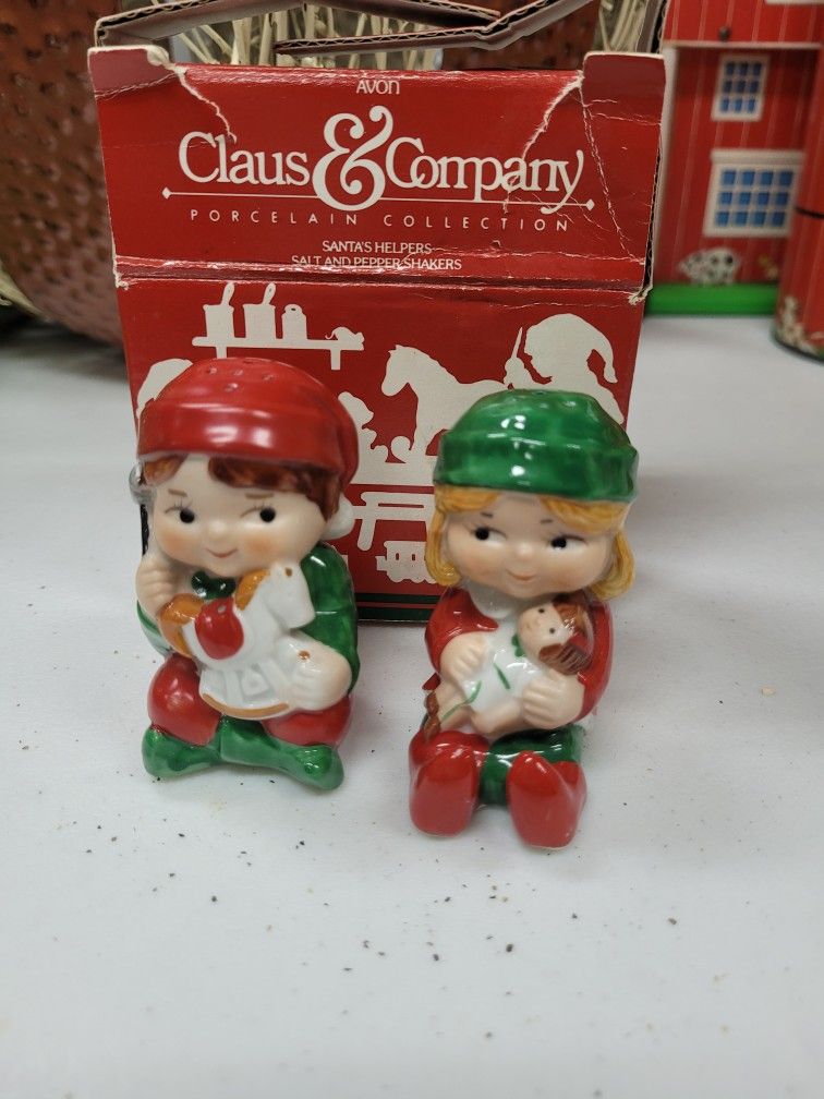  Avon
Claus & Company Santa's
Helpers porcelain salt and
pepper shakers.