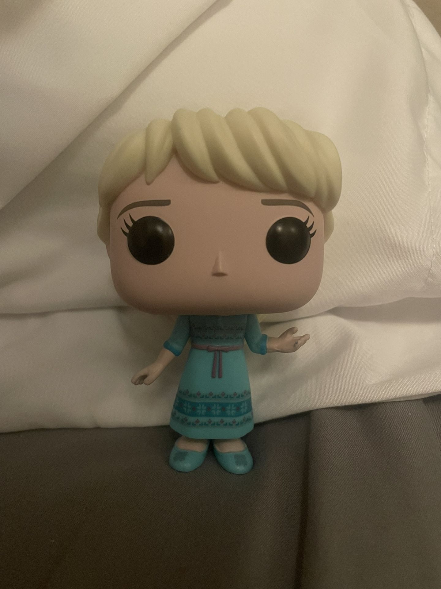 Young Elsa POP toy
