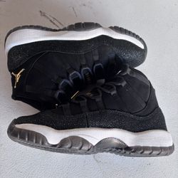 Air Jordan Retro 11/ Size 6/ Used/ Looks new.