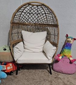 Kids Egg Chair!!