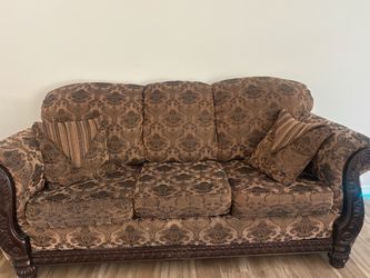 Traditional 3-Seat Sofa with Wood Frame