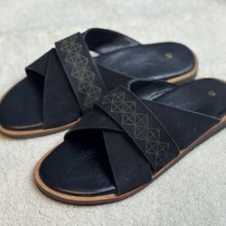 Unisex Black Leather Slide Sandals Criss Cross Strap Geometric Detail EU 43 US Men 9.5 / Women 11 