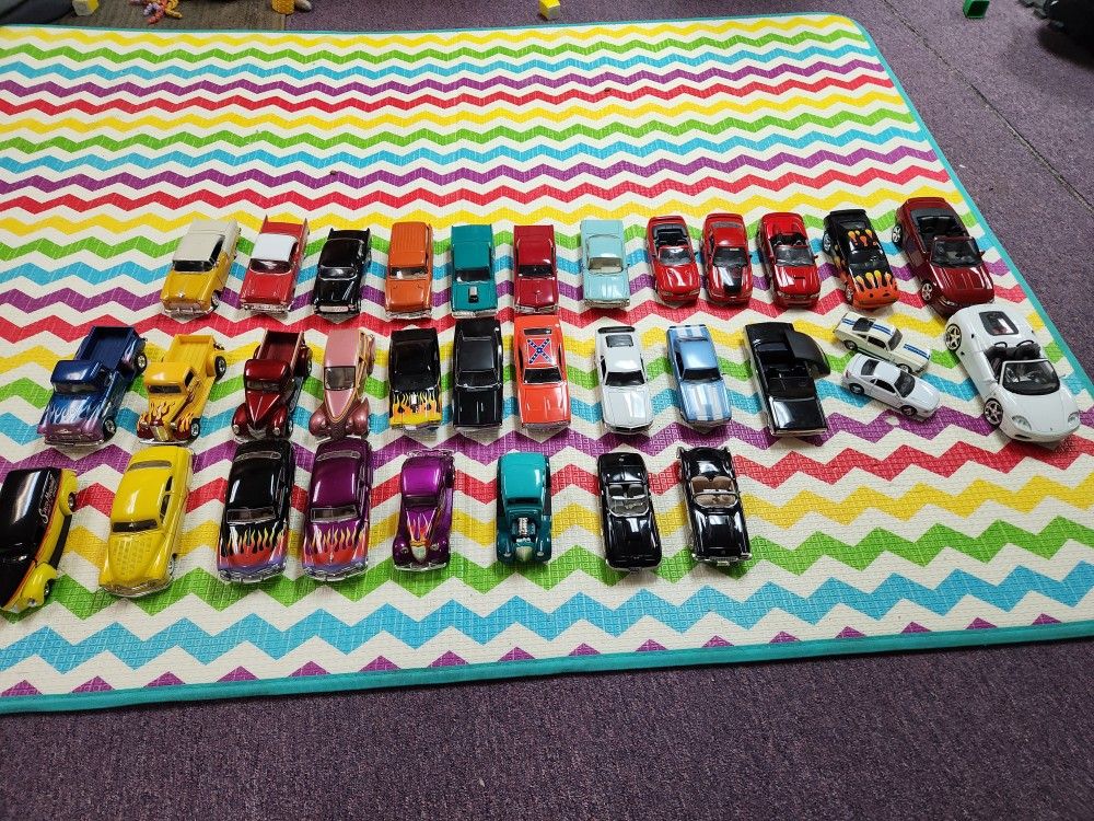 35 Diecast Cars And Trucks. Hotrods And Musle Cars! B/O
