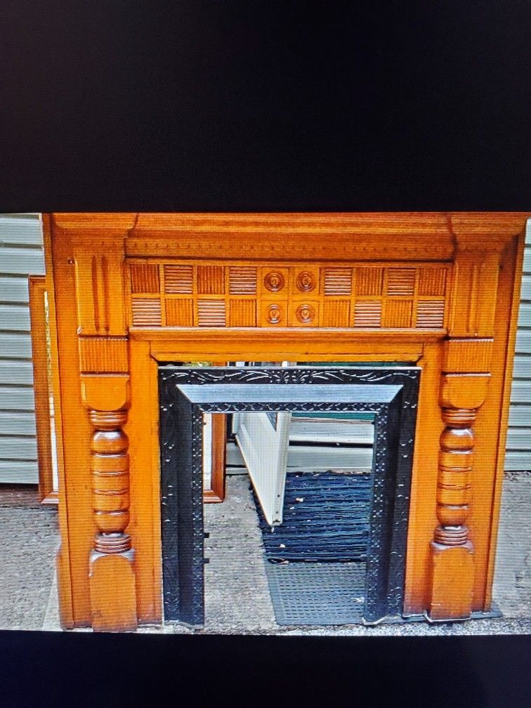 Mantle/ Solid Wood / Antique