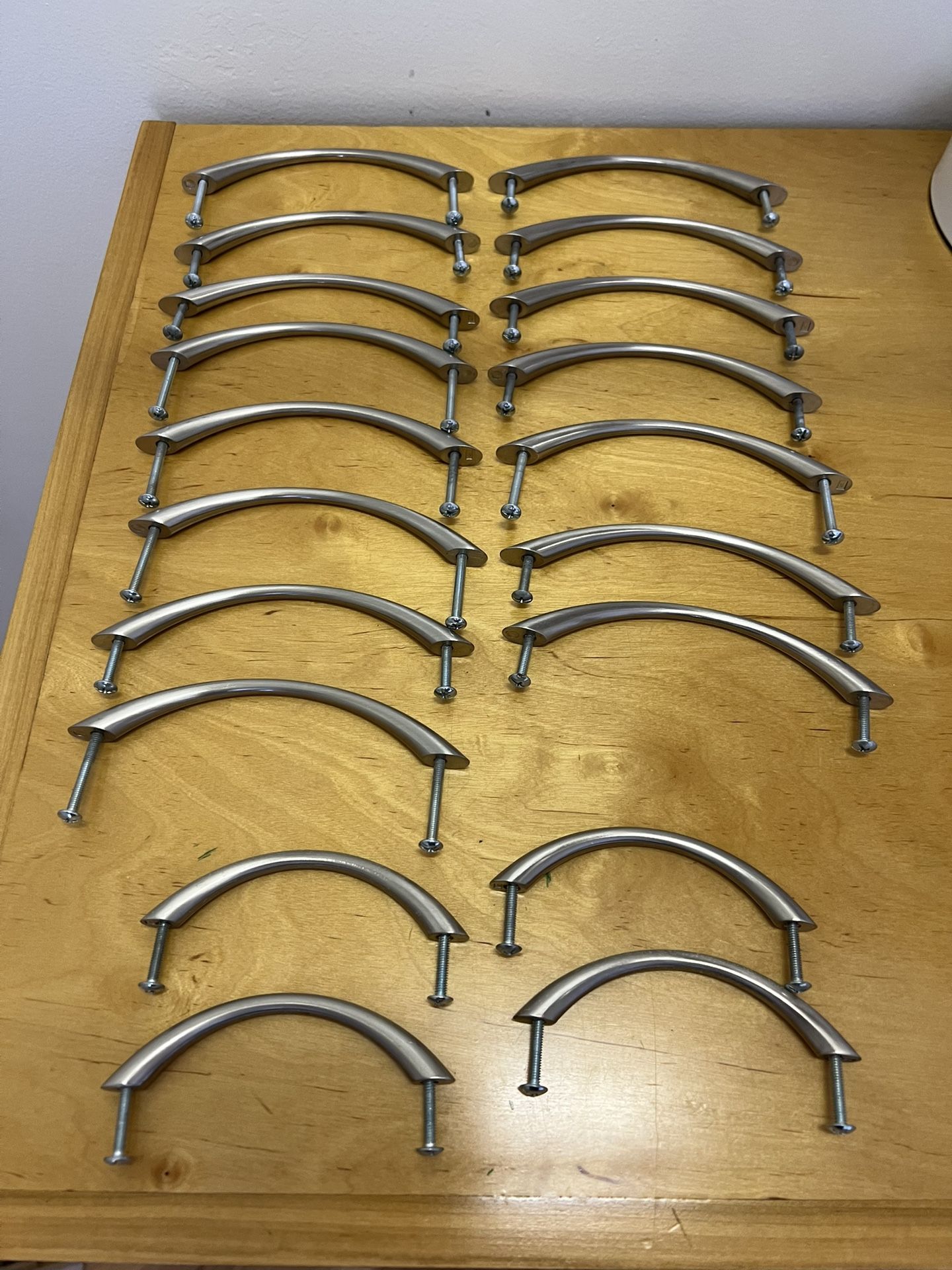 Cabinet/drawer pulls set (21 pieces)