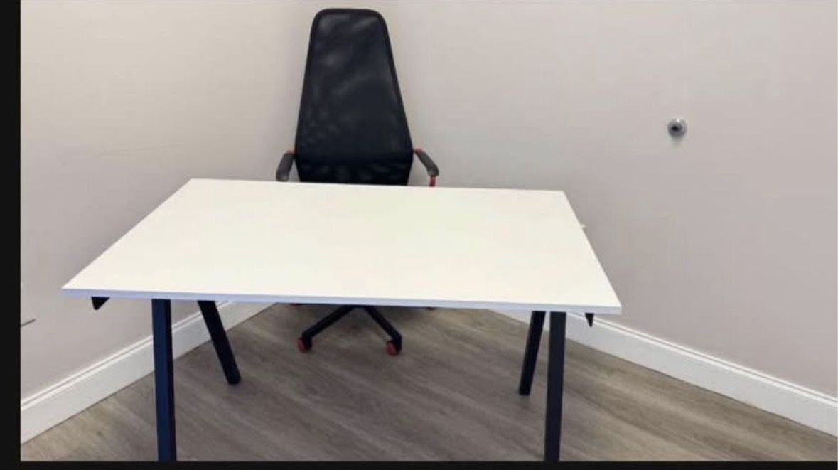 Office furniture set and chairs