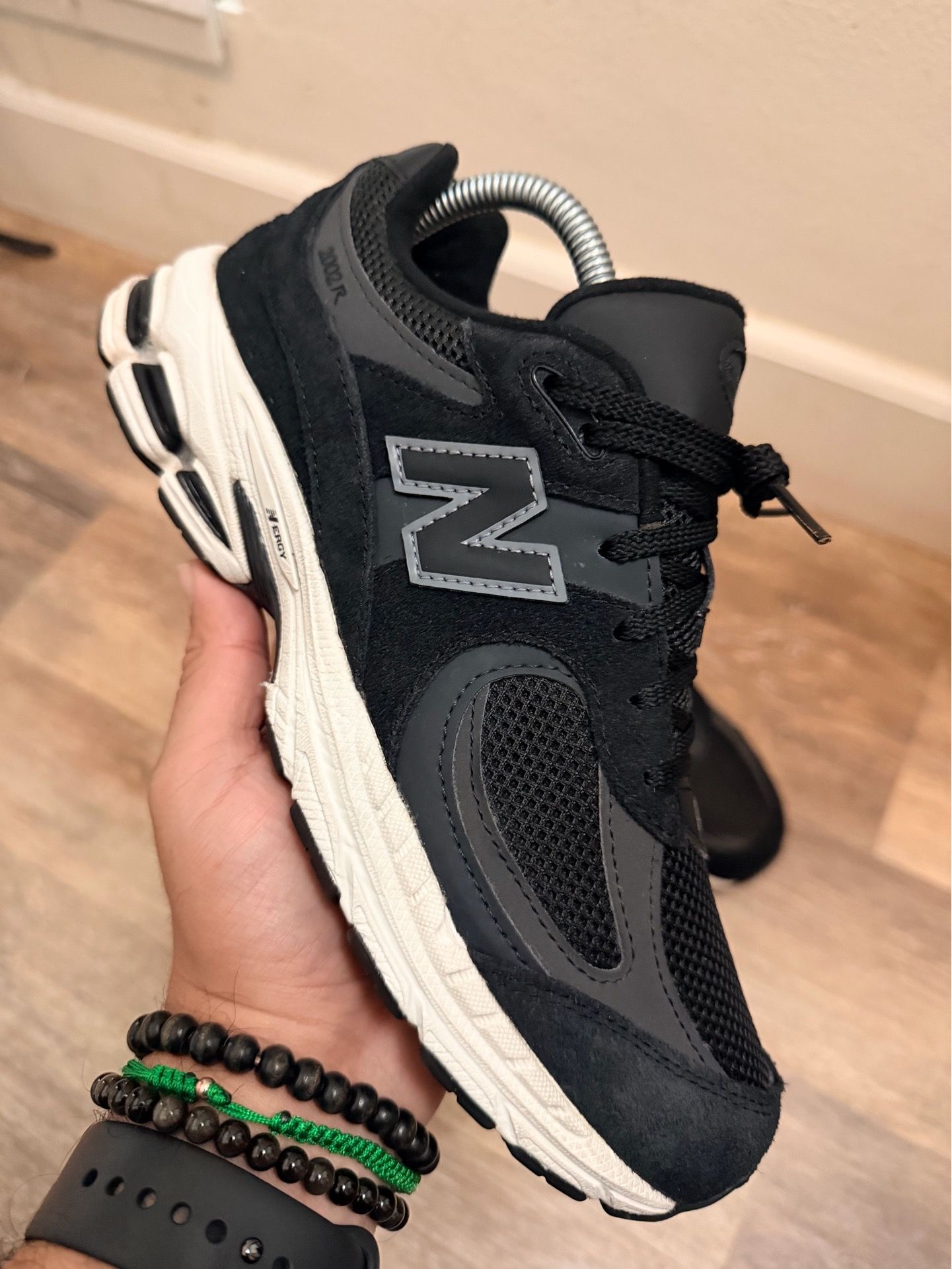 New Balance 2002R Black Gray White Classics Shoes Sneakers Boys size 7