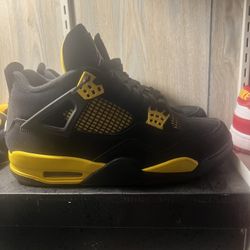 Jordan 4 Retro Thunders